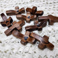 Croix en bois faite à la main