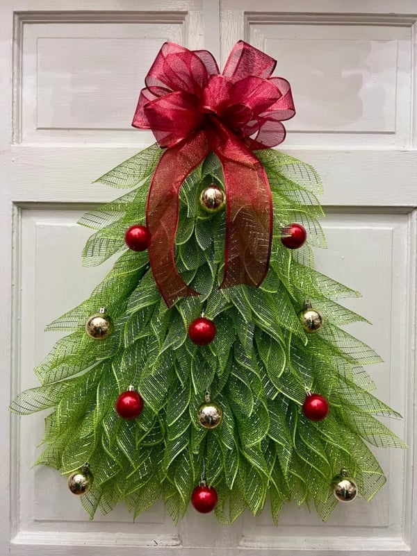 Couronne de sapin de Noël faite à la main